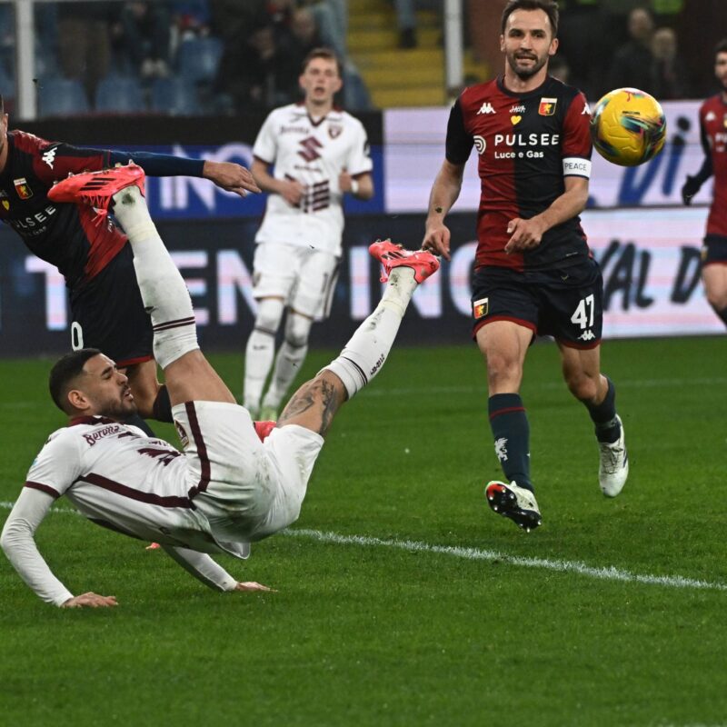 Torino's Antonio Sanabria in action during the Italian Serie A soccer match Genoa Cfc vs Torino Fc, at Luigi Ferraris stadium. Genoa, 07 december 2024. ANSA/LUCA ZENNARO