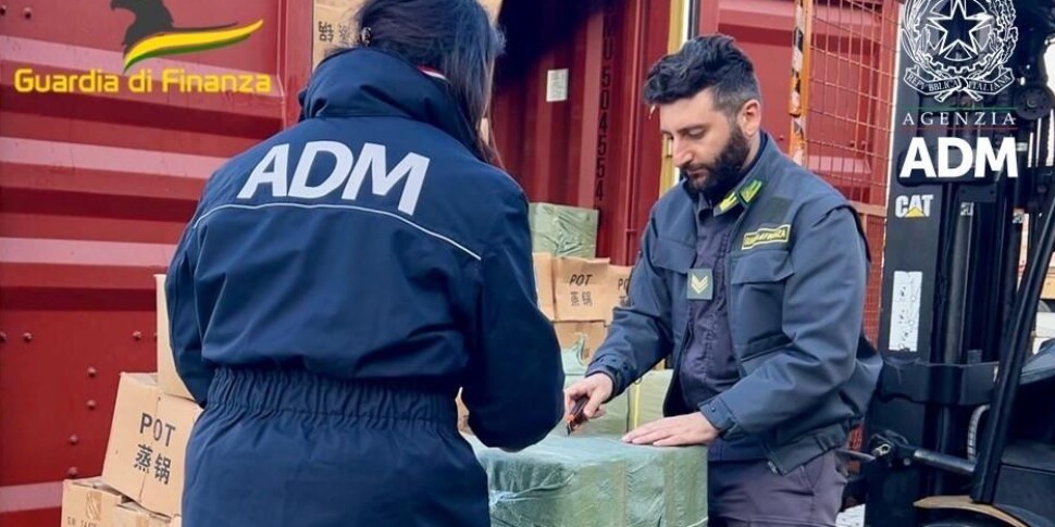 Sequestrati 217 chili di cocaina nel porto di Livorno: il carico era destinato alla Calabria. Avrebbe fruttato 60mln di euro