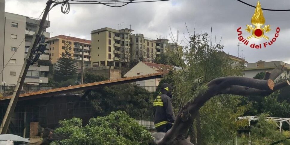 Maltempo a Messina, si contano i danni: sono tantissimi gli interventi