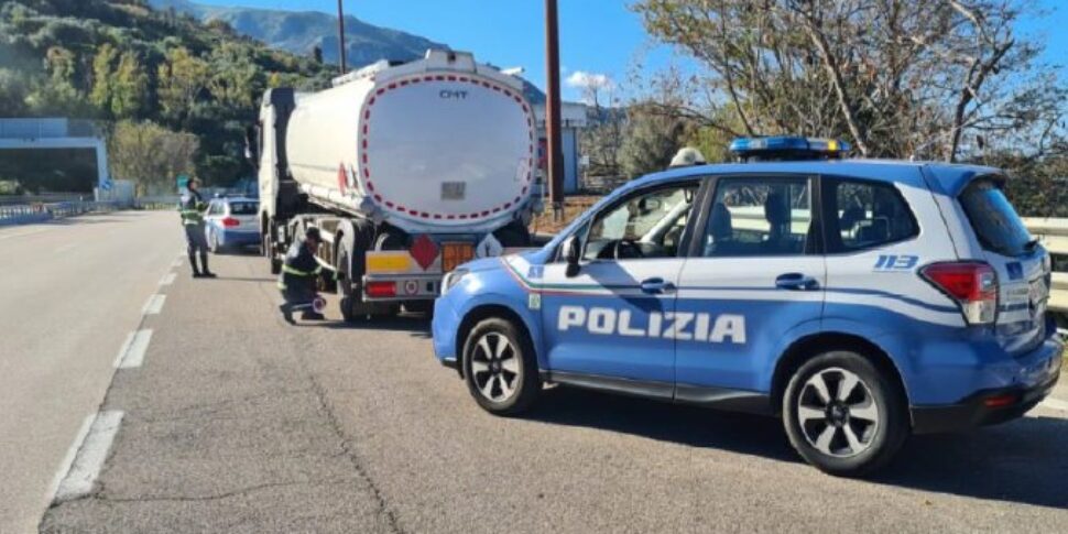 Camionista ubriaco sulla Messina - Palermo, evitata tragedia in autostrada