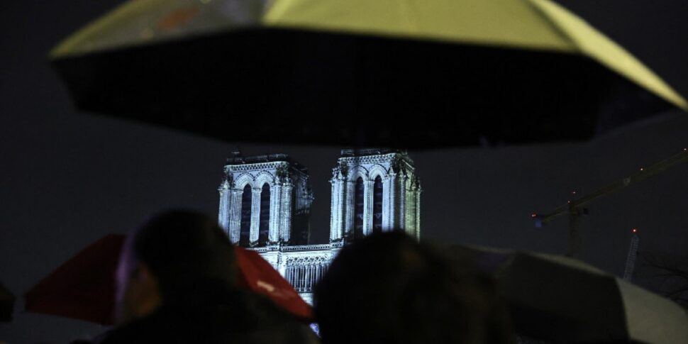 Notre Dame riaperta dopo 5 anni: celebrazioni storiche a Parigi con i leader del mondo. A sorpresa arriva anche Elon Musk