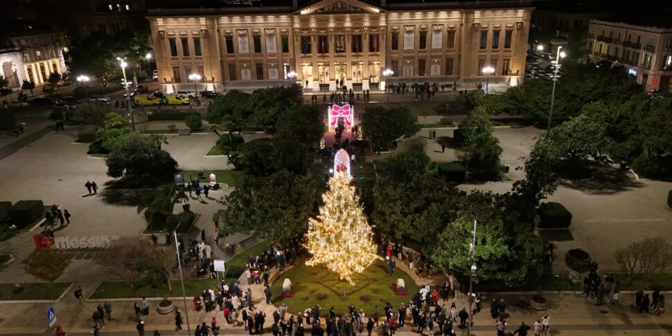 Natale a Messina: la prima puntata su RTP. La città si illumina con gli alberi nelle piazze