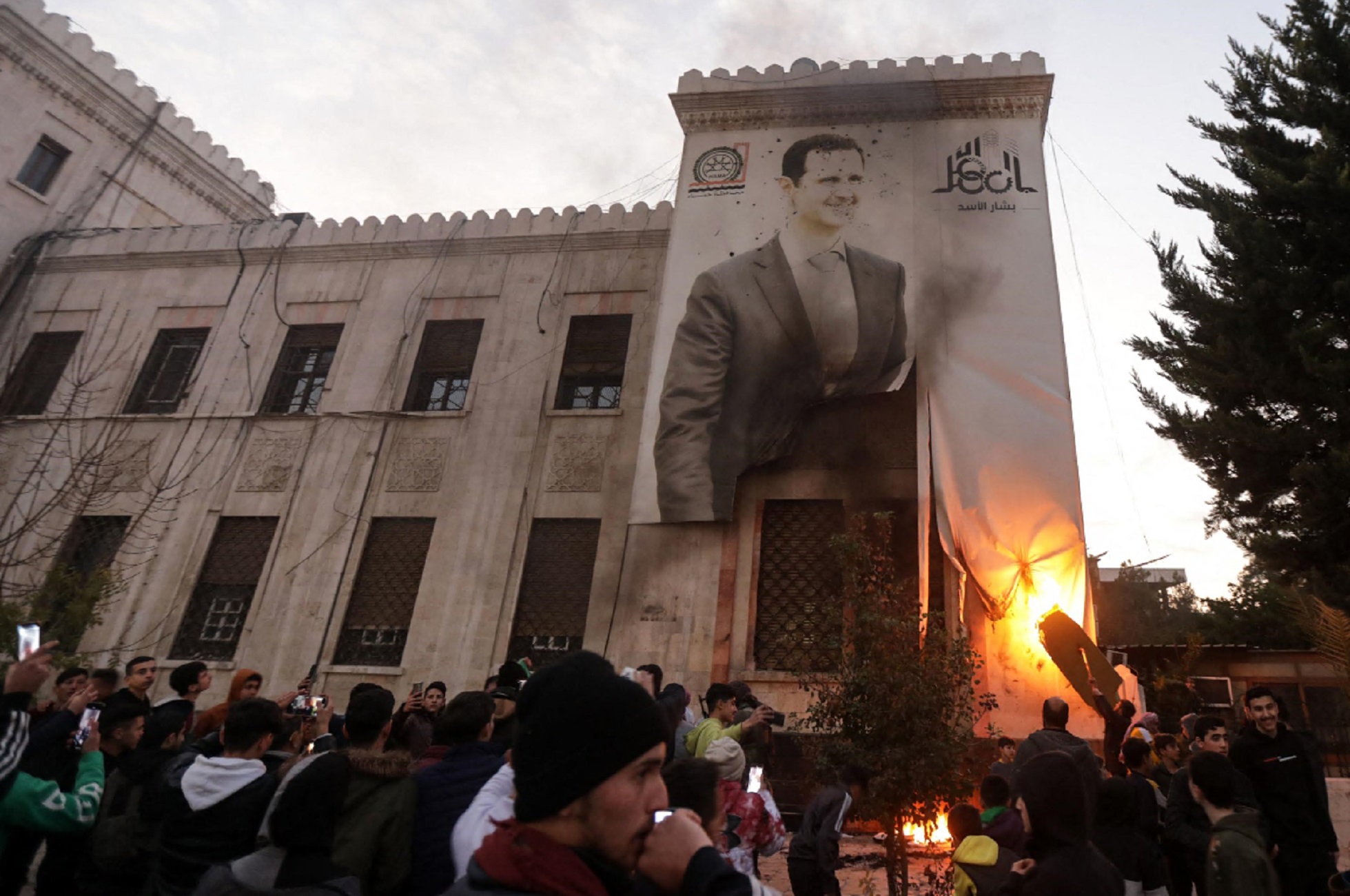 I ribelli arrivano a Damasco, Assad è sparito: forse è in fuga. Il … I ribelli arrivano a Damasco, Assad è sparito: forse è in fuga. Il …