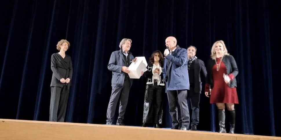 Al Palacultura tanti applausi per "Angeli con la pistola", lo spettacolo solidale di ABAL