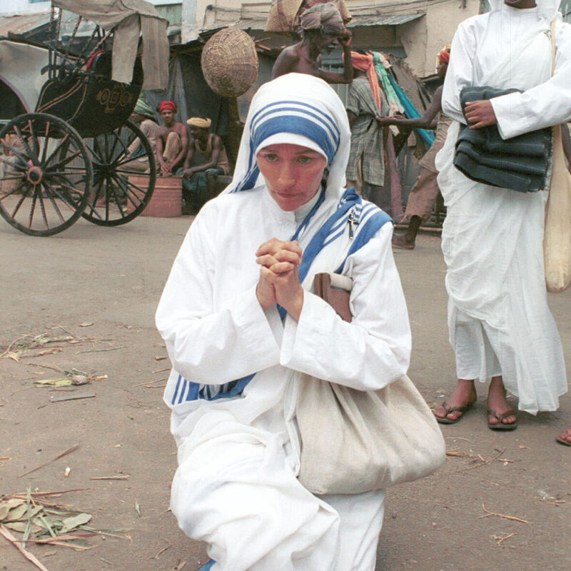 20031015 - ROMA - SPE : MADRE TERESA: O.HUSSEY, MESSAGGIO PER FARE COME LEI. Olivia Hussey nel ruolo di Madre Teresa in una scena della fiction "Madre Teresa" che Raiuno trasmettera' in prima serata domenica e lunedi', negli stessi giorni della beatificazione. RAI / ANSA / PAL