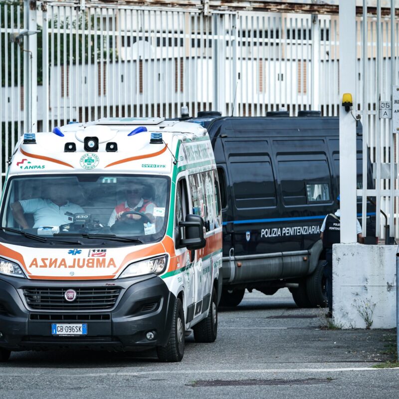 Il ministro della Giustizia Carlo Nordio visita il carcere Lorusso e Cotugno dopo che due donne sono morte, una suicidandosi e l'altra dopo un periodo di rifiuto di alimentarsi, Torino, 12 agosto 2023. ANSA/TINO ROMANO