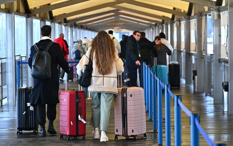 Feste di Natale, 17 milioni di italiani in viaggio. La spesa complessiva prevista è di oltre 8 miliardi