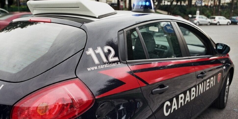 Trovano assegni circolari da 100mila euro e li restituiscono: coppia di coniugi a Cerignola è andata subito dai carabinieri