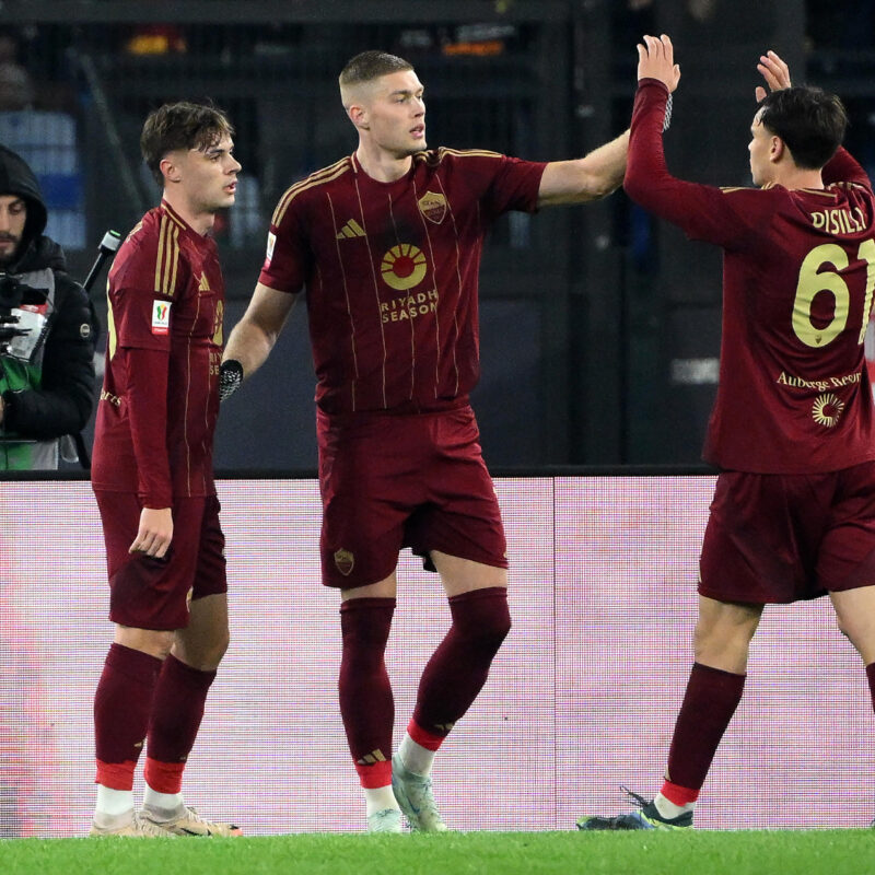 AS Roma's Artem Dovbyk (C) celebrates with his teammates after scoring the 2-0 goal during the Italian Cup round of 16 soccer match between AS Roma and UC Sampdoria at the Olimpico stadium in Rome, Italy, 18 December 2024. ANSA/ETTORE FERRARI