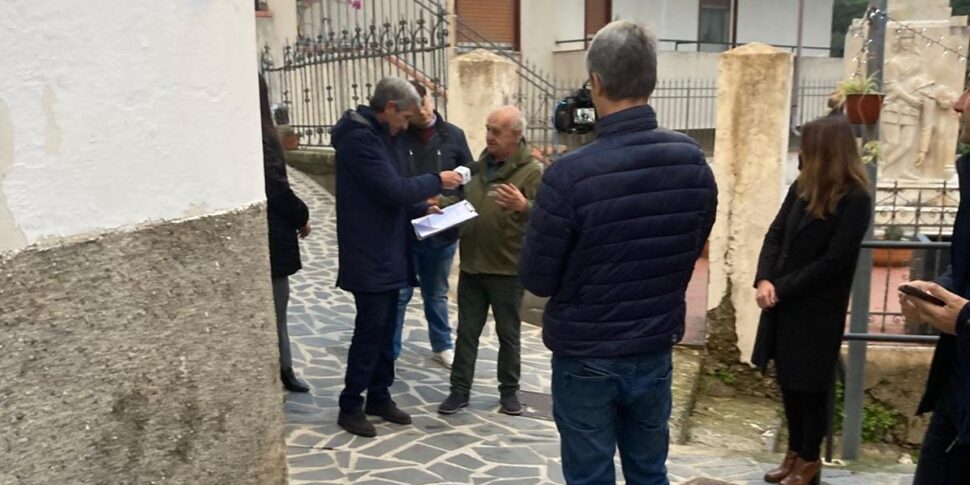 Giovani e spopolamento, la nuova puntata di Scirocco dal borgo di Pezzolo
