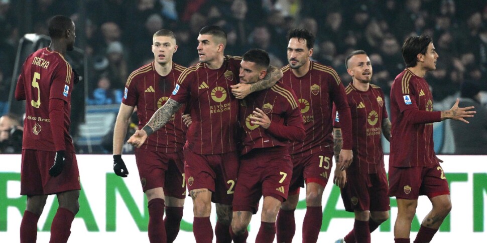 La Roma vince il derby con la Lazio: 2 0. Napoli campione d