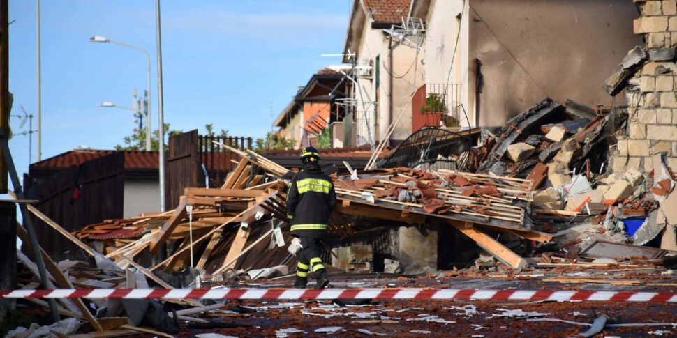 Esplosione a Catania, dimessi i due operatori del 118. Il sindaco: "Tragedia sfiorata, è stato un miracolo"