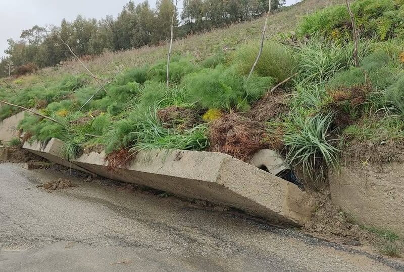 Crollo sulla strada Cutro-Papanice