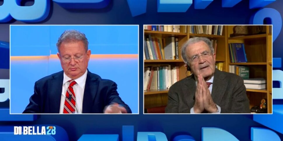 L’ex presidente del Consiglio Romano Prodi sul campo per migranti in Albania: «Lo stesso centro volendo lo si poteva fare in Calabria»