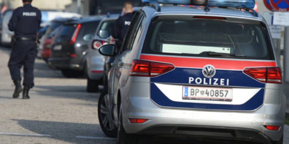 https://assets.gazzettadelsud.it/2025/01/POLIZIA-AUSTRIA-970x485.jpg