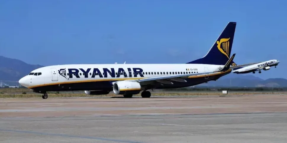 Passeggero molesto causa il dirottamento del volo, Ryanair chiede 15mila euro di risarcimento