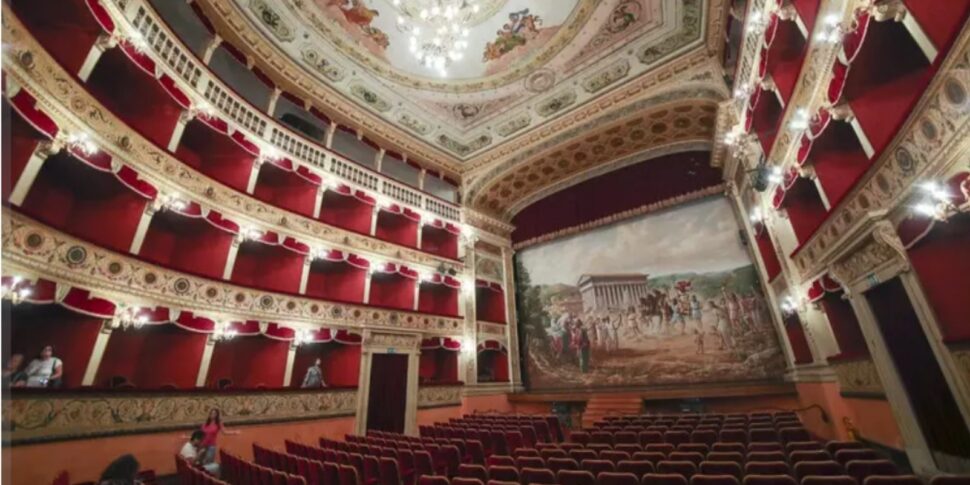 https://assets.gazzettadelsud.it/2025/01/agrigento-teatro-pirandello-970x485.jpg