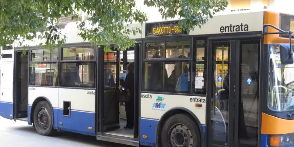 Autista difende una ragazza molestata sul bus a Palermo, picchiato