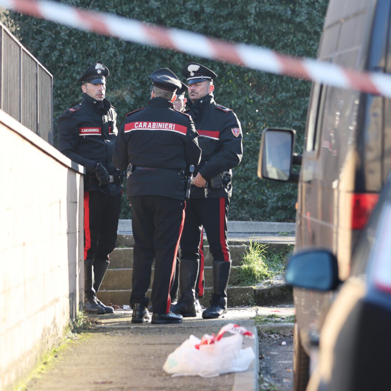 Un uomo di 42 anni, è stato ucciso nella notte di Capodanno a Provaglio dIseo in provincia di Brescia, con una coltellata al petto. Sul posto i carabinieri che hanno avviato le indagini a Provaglio dIseo 1 gennaio 2025.ANSA/FILIPPO VENEZIA