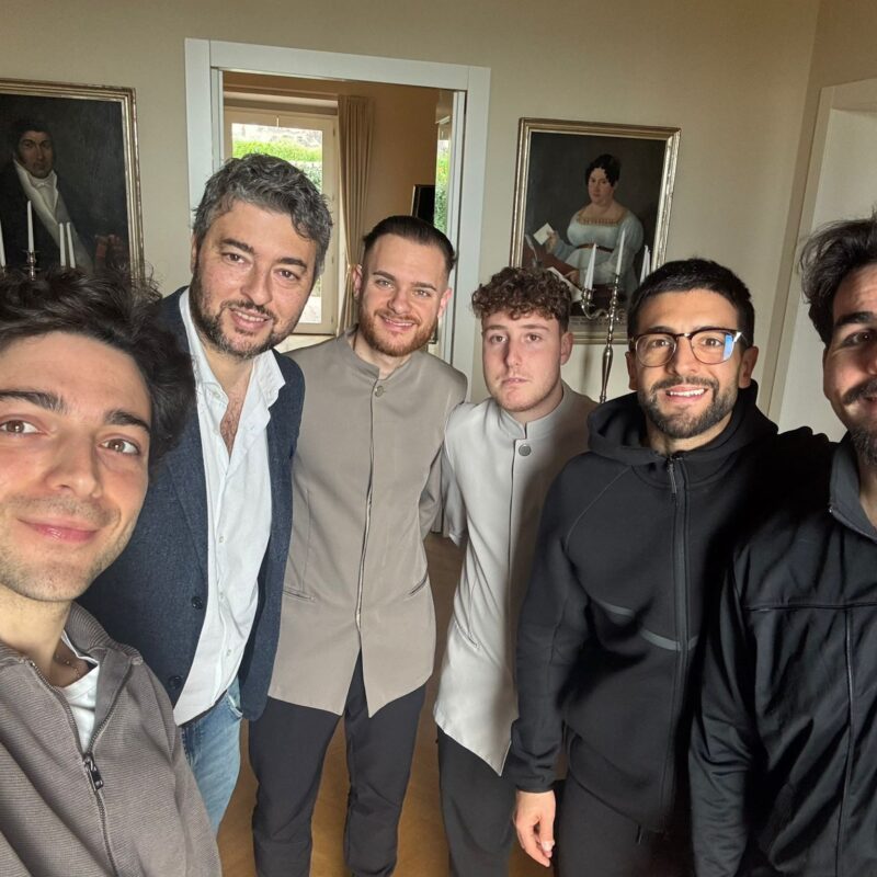 Nella foto Il Volo con Giusva Pulejo e due componenti dello staff