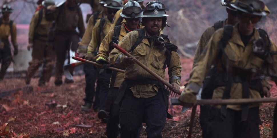 Incendi a Los Angeles, il bilancio dei morti sale a 16: evacuazione per oltre 153mila persone