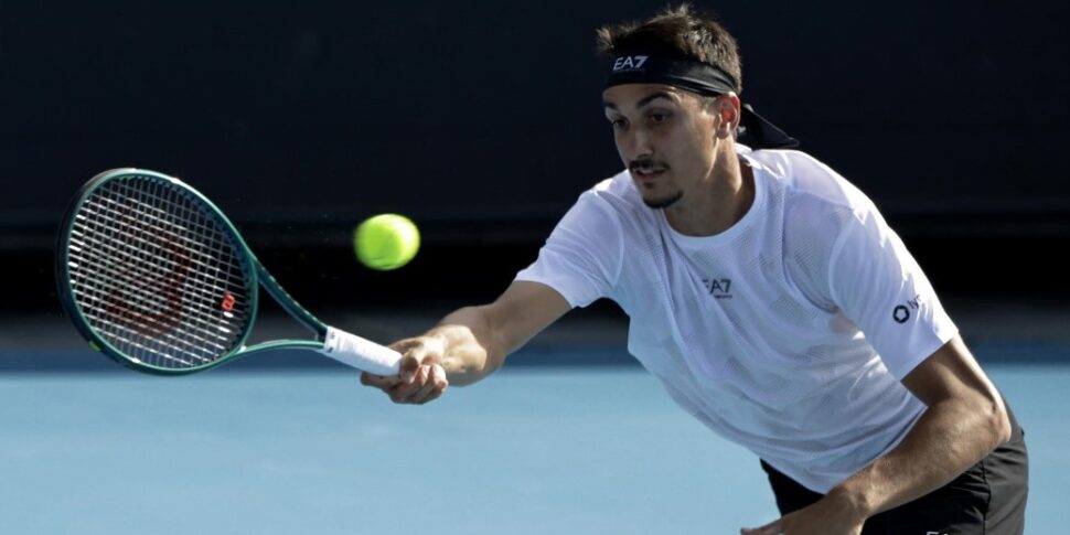 Australian Open, Musetti al 3° turno: battuto Shapovalov. Eliminato Bronzetti