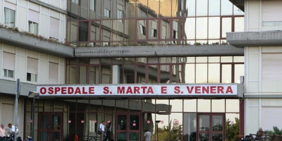 https://assets.gazzettadelsud.it/2025/01/ospedale-acireale-970x485.jpg