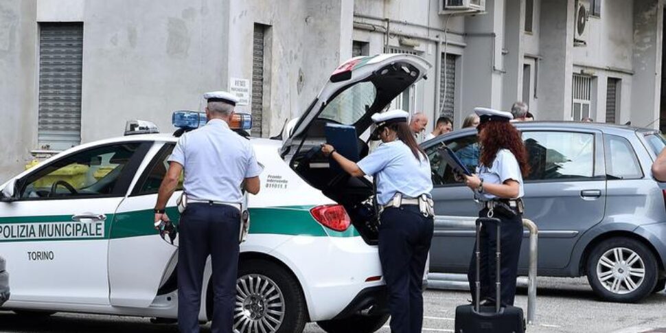 https://assets.gazzettadelsud.it/2025/01/polizia-municipale-palermo-970x485.jpg