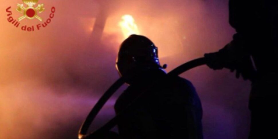 Autocisterna di Gpl va fuori strada ed esplode: un disperso e due feriti nel Bolognese Autocisterna di Gpl va fuori strada ed esplode: un disperso e due feriti nel Bolognese
