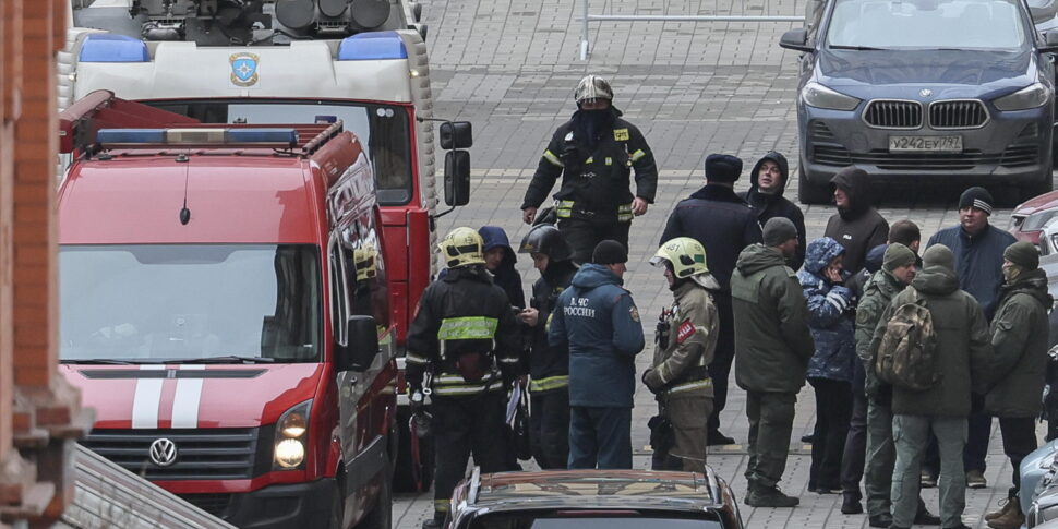 Esplosione in un grattacielo di Mosca, un morto e feriti tra cui il fondatore della milizia filorussa nel Donbass