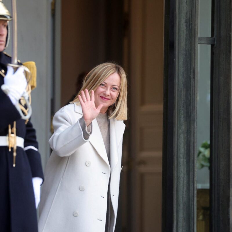 Parigi, Meloni contro il formato anti-Trump: l’Ue deve restare al fianco degli Usa