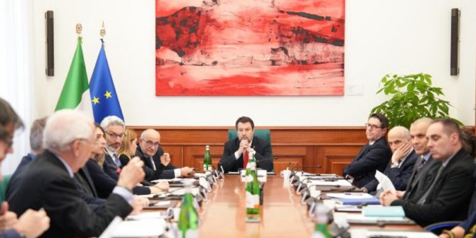 Ultimo sì al Ponte, Salvini chiama tutti a rapporto: al Mit i rappresentanti dei ministeri coinvolti