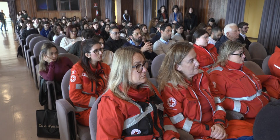 "Non sono un bersaglio", la campagna della Croce Rossa