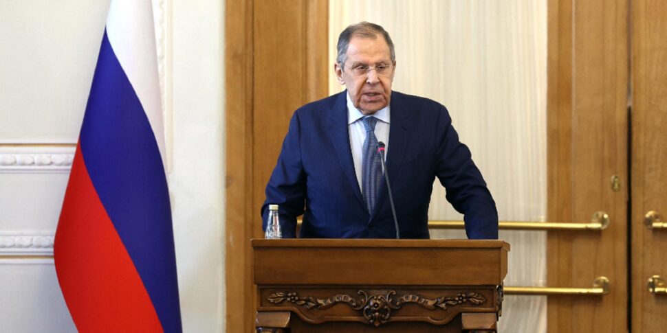 Lavrov: "La Russia non considera alcuna opzione di peacekeeping europeo in Ucraina, è un inganno"