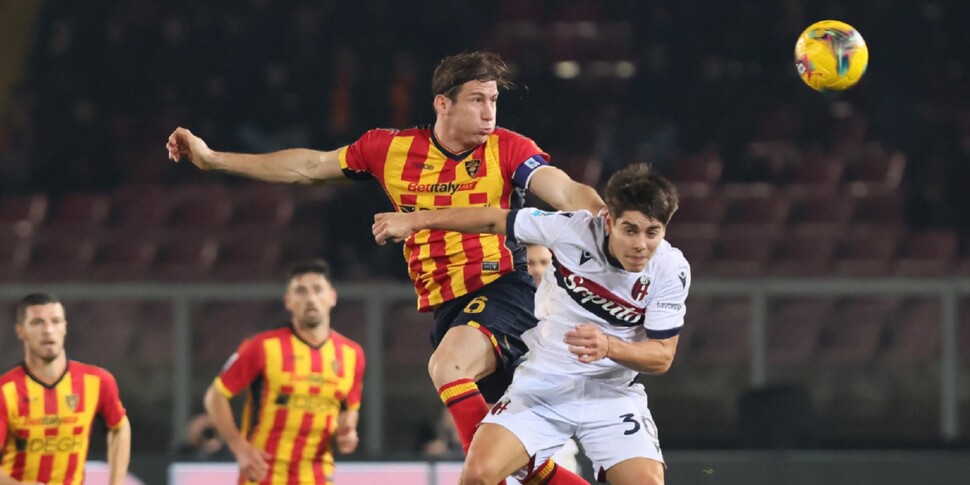 https://assets.gazzettadelsud.it/2025/02/US-Lecces-Federico-Baschirotto-L-and-FC-Bolognas-Benjamin-Dominiguez-R-in-action-during-the-Italian-Serie-A-soccer-match-US-Lecce-Bologna-FC-970x485-1739127826.jpg