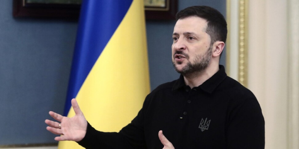 Zelensky: "Pronto a ogni dialogo, ma servono garanzie". Mosca insiste: "Per la pace vogliamo le quattro regioni ucraine"