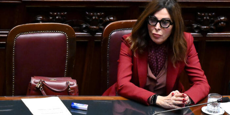 Mozione di sfiducia a Santanchè, la ministra: "La gogna mediatica devasta la vita delle persone. Dimissioni? A breve nuova udienza, deciderò da sola"