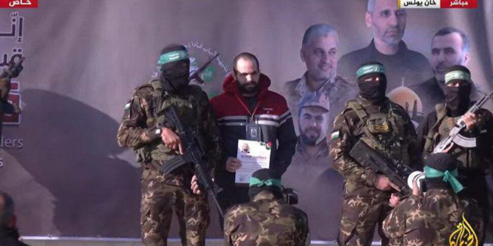 Libero Yarden Bibas, si teme il peggio per i suoi bimbi e della moglie. Sul palco di Hamas anche Ofer Kalderon