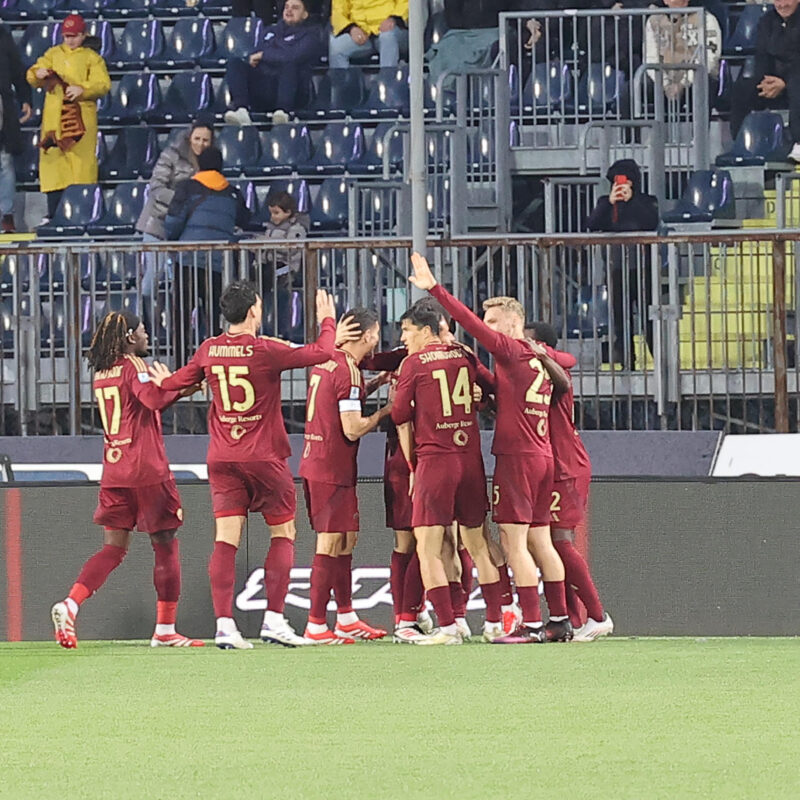 Roma's fioward Matías Soulé celebrates with team mate the 0-1 goal during the Italian serie A soccer match Empoli FC vs AS Roma at Carlo Castellani Stadium in Empoli, Italy, 9 March 2025ANSA/CLAUDIO GIOVANNINI