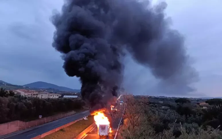 https://assets.gazzettadelsud.it/2025/03/assalto-portavalori-toscana-774x485.webp