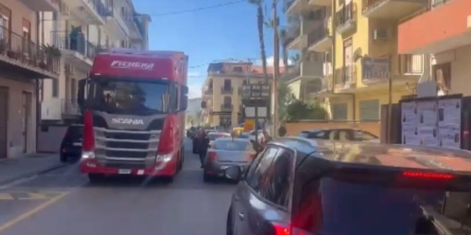 Autostrada A18 chiusa tra Messina e Roccalumera: tutto il traffico sulla statale