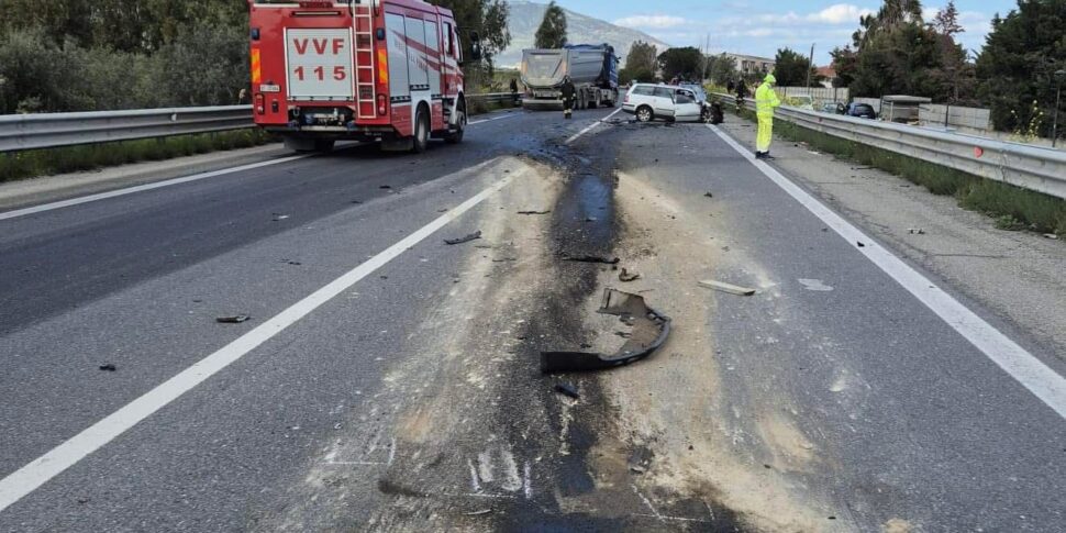 Incidente mortale sulla SS 106 a Villapiana. Scontro tra un'auto e un ...