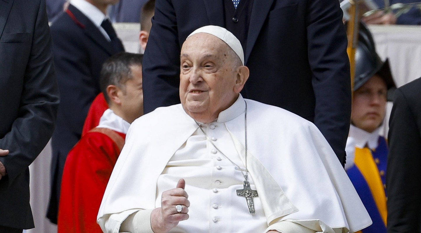 Accuse social contro Papa Francesco, s'indaga sul dirigente An… Accuse social contro Papa Francesco, s'indaga sul dirigente An…