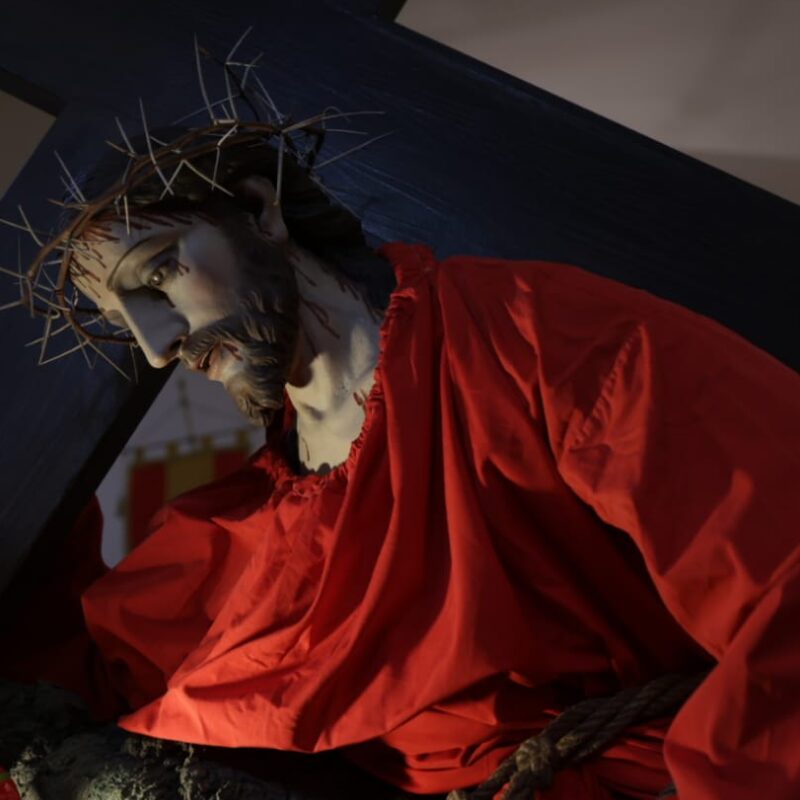 Messina dietro le barette: la fede di una città per una delle più suggestive Vie Crucis d’Italia LE FOTO