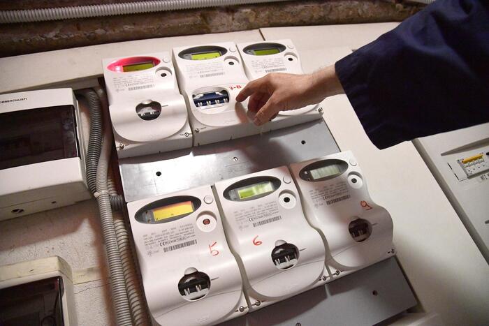 Pieno, luce e gas: arriva la stangata. Conto da 5 miliardi per i calabresi