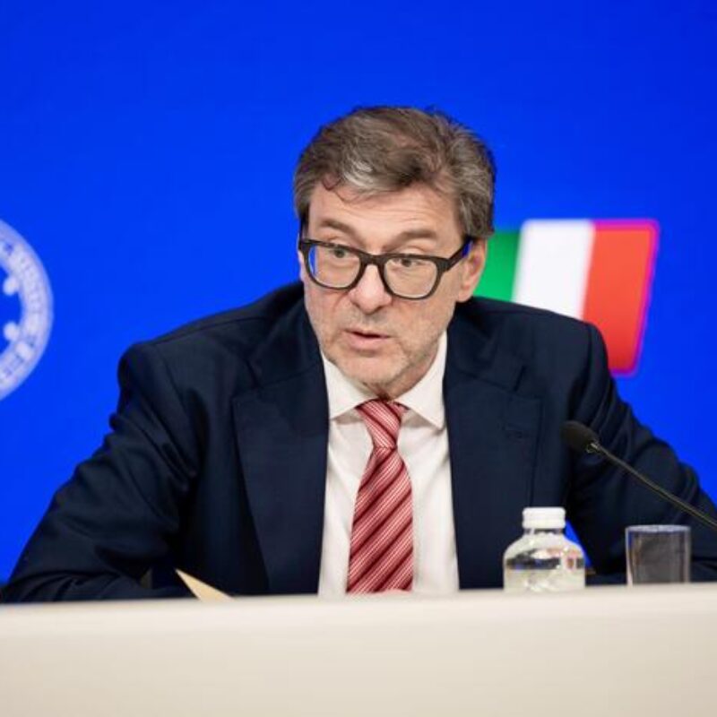 Il ministro dell'Economia, Giancarlo Giorgetti, durante la conferenza stampa al termine del CdM che ha dato il via libera al Def, Roma, 09 aprile 2025.ANSA/UFFICIO STAMPA PALAZZO CHIGI/FILIPPO ATTILI+++ ANSA PROVIDES ACCESS TO THIS HANDOUT PHOTO TO BE USED SOLELY TO ILLUSTRATE NEWS REPORTING OR COMMENTARY ON THE FACTS OR EVENTS DEPICTED IN THIS IMAGE; NO ARCHIVING; NO LICENSING +++ NPK +++