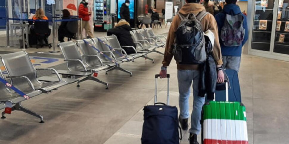 quasi 4 giovani disoccupati per ogni adulto che cerca lavoro l italia ha perso 367mila persone tra i 25 e i 24 anni in meno di 10 anni da Gazzettadelsud.it quasi 4 giovani disoccupati per ogni adulto che cerca lavoro l italia ha perso 367mila persone tra i 25 e i 24 anni in meno di 10 anni