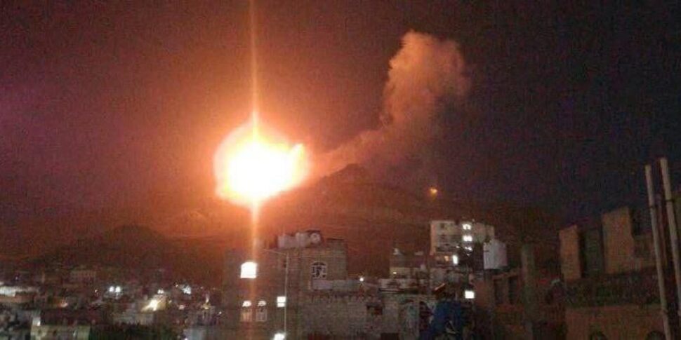 Raid di Israele sullo Yemen, ci sono morti e feriti. Gli Houthi: "Risponderemo con forza" Raid di Israele sullo Yemen, ci sono morti e feriti. Gli Houthi: "Risponderemo con forza"