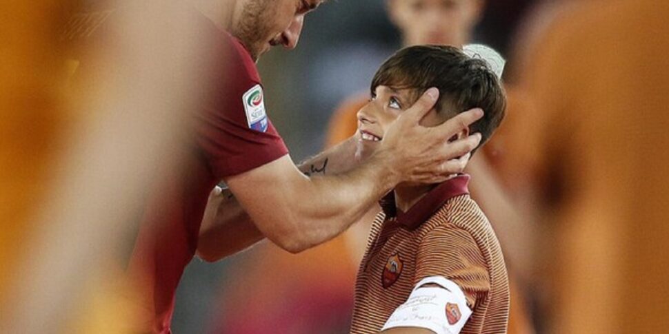 https://assets.gazzettadelsud.it/2025/05/Almaviva-Totti-970x485.jpg