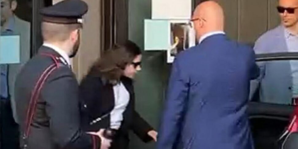 https://assets.gazzettadelsud.it/2025/05/Chiara-Petrolini-nella-sede-della-Procura-Parma-26-settembre-2024-970x485.jpg